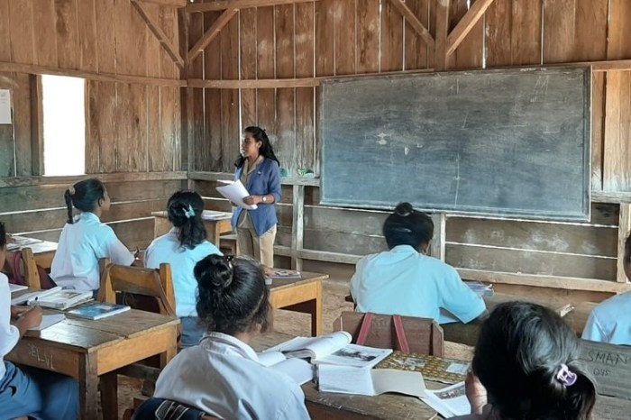 Sekolah di Daerah Tertinggal Terima Bantuan Teknologi