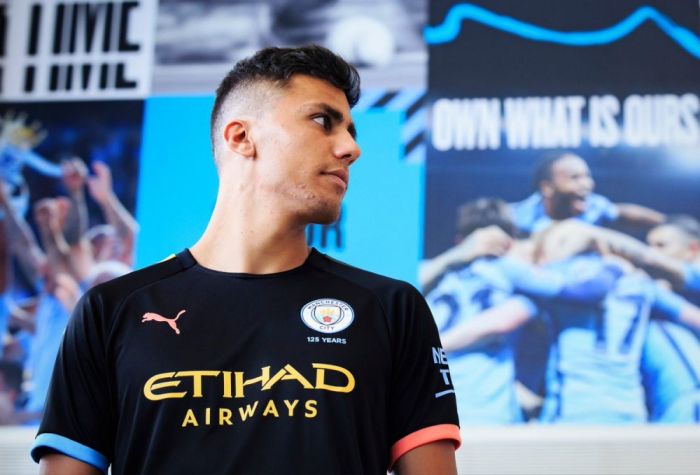 5 Pemain Sepak Bola Aktif yang Memiliki Gelar Sarjana 5 Pemain Sepak Bola Aktif yang Memiliki Gelar Sarjana