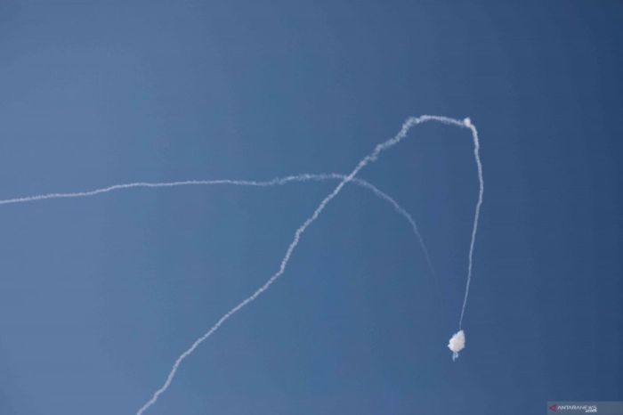 Pertahanan udara Suriah tembak jatuh roket dari Israel - ANTARA News Gelombang Rudal Iran Guncang Israel, Korban Luka Berjatuhan