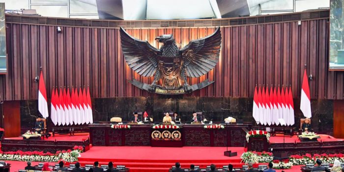 Guru Nyinyir, Kritik Filsafat untuk DPD RI dalam Isu Pemakzulan Gibran ... Gibran dan Isu Pemakzulan, PDIP: Patuhi Konstitusi