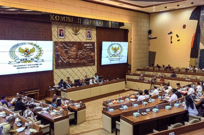 DPR dan Pemerintah setujui draf Perpu Pemilu lanjut ke paripurna ... DPR Dorong Pemerintah Buat Blueprint Wilayah Lebih Akurat