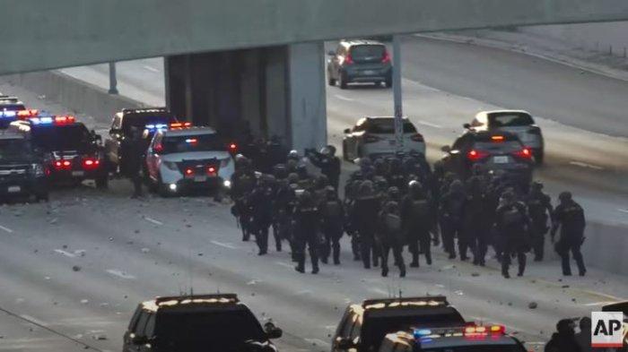 Los Angeles Rusuh, Trump Kerahkan Ribuan Pasukan Garda Nasional dan Marinir Los Angeles Memanas, Trump Kerahkan Ribuan Garda Nasional