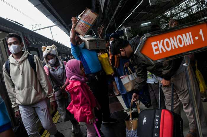 Terjadi 66% Lonjakan Volume Penumpang KA Jarak Jauh Saat Tambang Nikel Raja Ampat dan Lonjakan Penumpang KA Saat Idul Adha