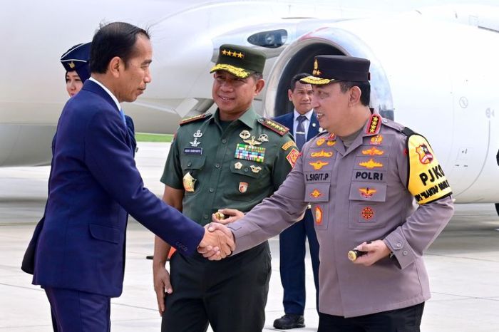 Sebut Tak Ada Gerakan Pemakzulan Jokowi di DPR, Airlangga: Partai ... Perdebatan Status Kewarganegaraan Eks Tentara, DPR Angkat Suara