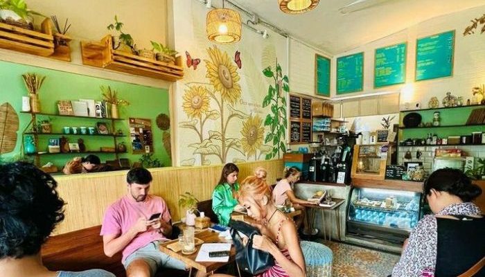 Rekomendasi Kafe Unik di Tengah Kota untuk Traveler