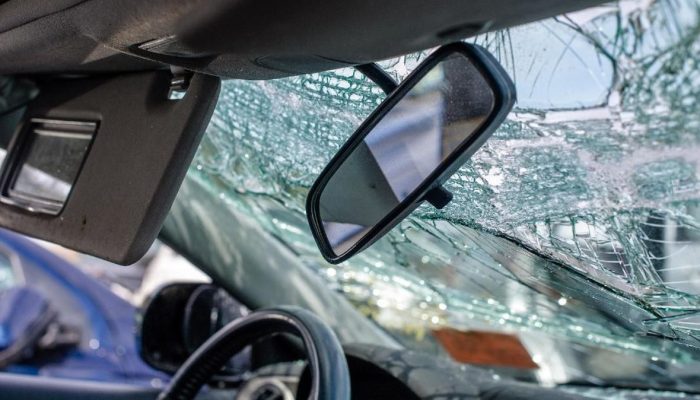 Tips Mengemudi di Cuaca Ekstrem, Belajar dari Kecelakaan Sopir Tertimpa Pohon