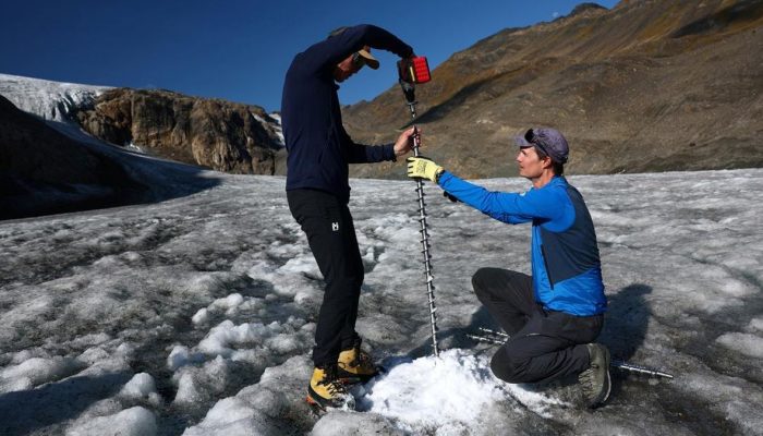 Bumi Mendidih Gletser Gries di Swiss Mencair dengan Cepat