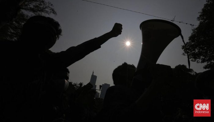 Warga Maluku Blokade Jalan Tolak Batalion TNI di Lahan Adat