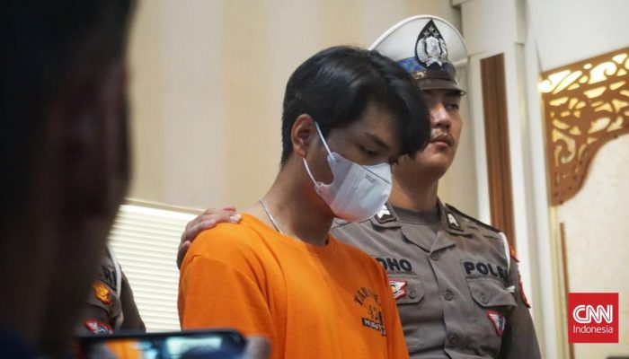 Pengemudi BMW Berlutut Minta Maaf ke Ibu Argo Mahasiswa UGM