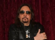 Pendiri Band Ikonis KISS Ace Frehley Meninggal Dunia Setelah Jatuh di Rumah