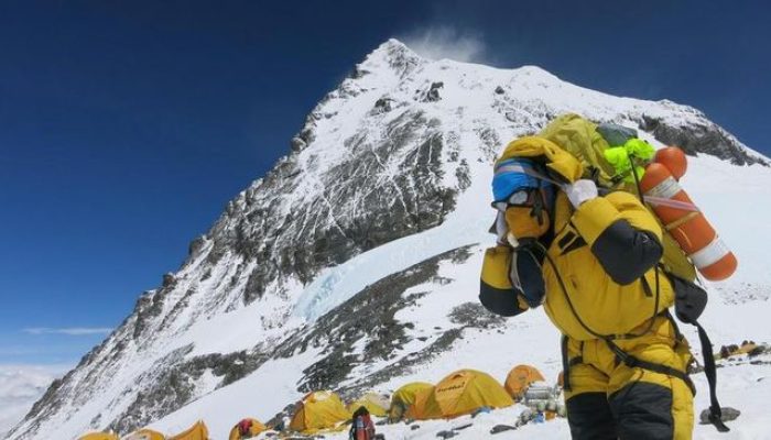 500 Pendaki Terjebak di Gunung Everest Akibat Cuaca Sangat Ekstrem