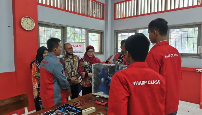 Program Kelas Latih 25 Siswa SMKN 39 Jakarta Siap Kerja di Bidang Elektronik