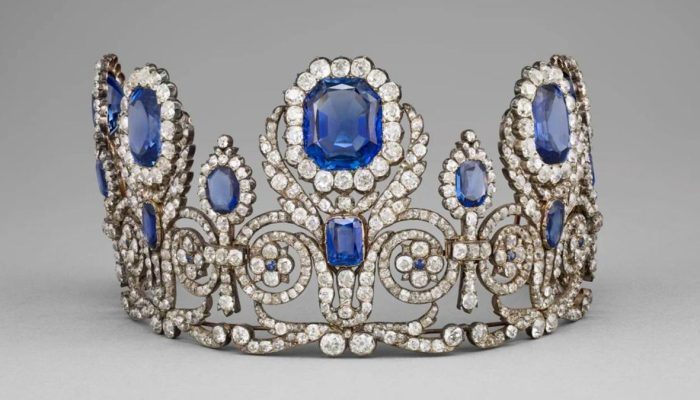 Perhiasan Fenomenal yang Dicuri dari Museum Louvre Paris