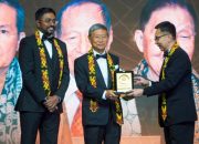 SD Darmono Menerima Tropi Spesial ‘The Legacy’ di Golden Property Awards 2025