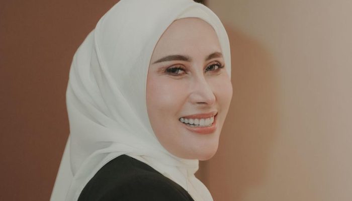 Selebgram Herni Ekamawati Rilis Album Jejak Cinta sebagai Penghormatan untuk Adjie Soetama