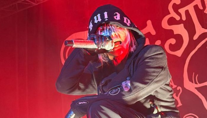 Potret Konser HYDE di Jakarta dengan Interaksi Dekat Bersama Penonton