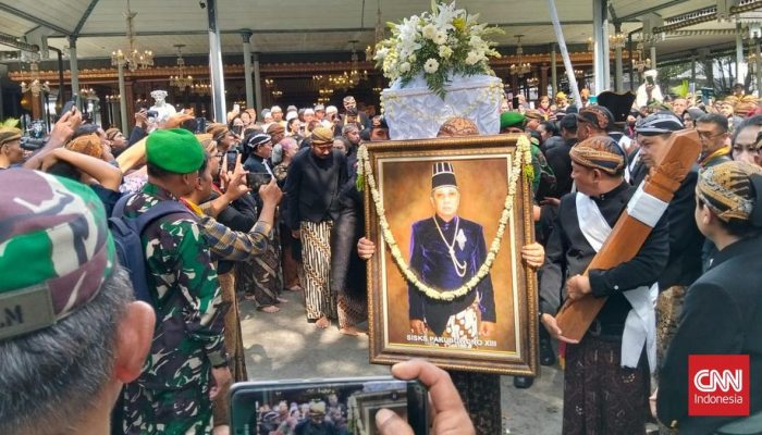 Kirab Pemakaman Dimulai, Jenazah Pakubuwono XIII Diarak Menggunakan Kereta Khusus