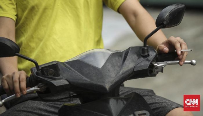 Pengemudi yang Merokok Kini Dikejar Polisi