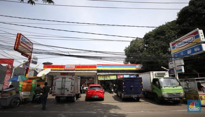 Banyak Indomaret dan Alfamart Berdekatan Ternyata Karena Ini