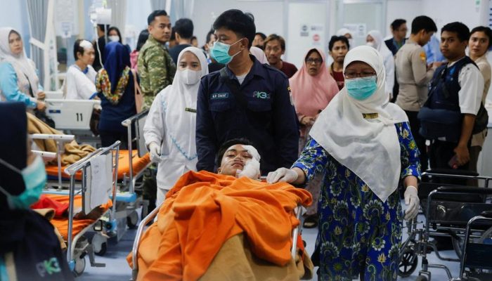 Korban Ledakan SMA 72 Mendapatkan Perawatan di Rumah Sakit
