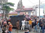 Massa Serang Mapolres Dairi dengan Batu dan Botol Kaca, Sepuluh Polisi Terluka