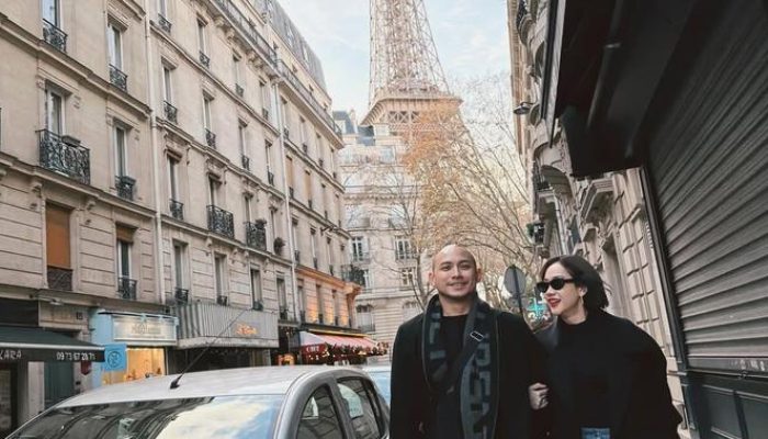 6 Potret BCL dan Tiko Aryawardhana Liburan di Paris tetap Romantis di Tengah Isu Cerai