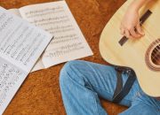 Chord Suci dalam Debu Lirik Lengkap dan Cara Memainkannya