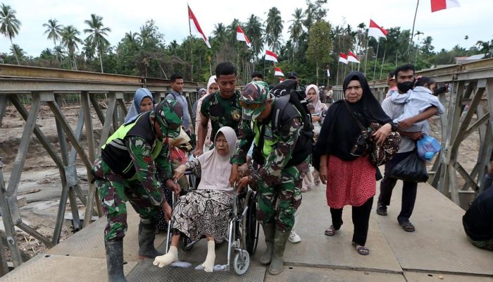 BNPB, TNI, Polri Bekerja Keras Pemulihan Daerah Bencana di Sumatra Selama 20 Jam Sehari