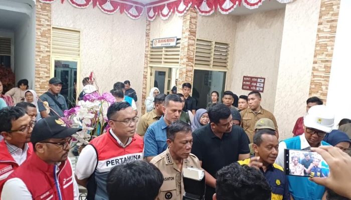 Kunjungan Tinjau Energi dan Bantuan di Aceh-Sumatra