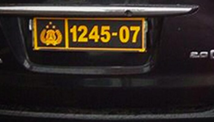 Pajero Sport Menggunakan Pelat Polri Palsu Untuk Gaya-gayaan