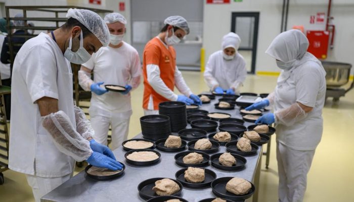 Toko Roti Tolak Pembayaran Uang Tunai dari Nenek Menanggapi Pernyataan BI