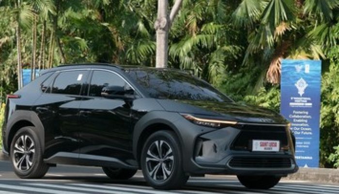 Tips Menghemat Baterai Mobil Listrik Saat Perjalanan Libur Nataru