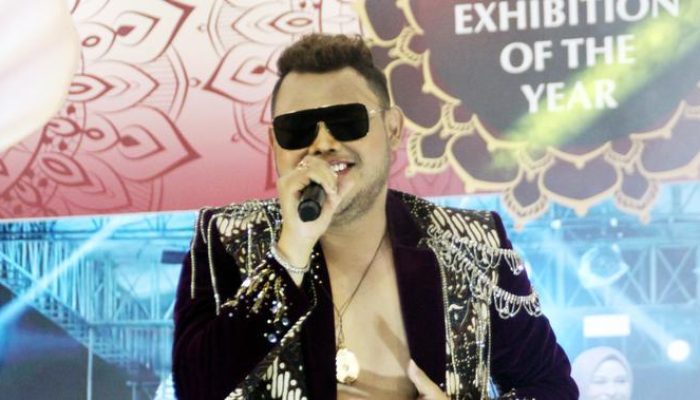 Seniman Arif Enter Tampil di Singapura Bawakan Lagu Seperti Mati Lampu