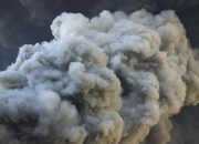 Lantai Rumah di Surabaya Keluarkan Asap dan Panas Misterius