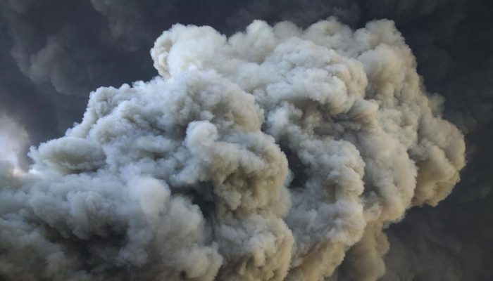 Lantai Rumah di Surabaya Keluarkan Asap dan Panas Misterius