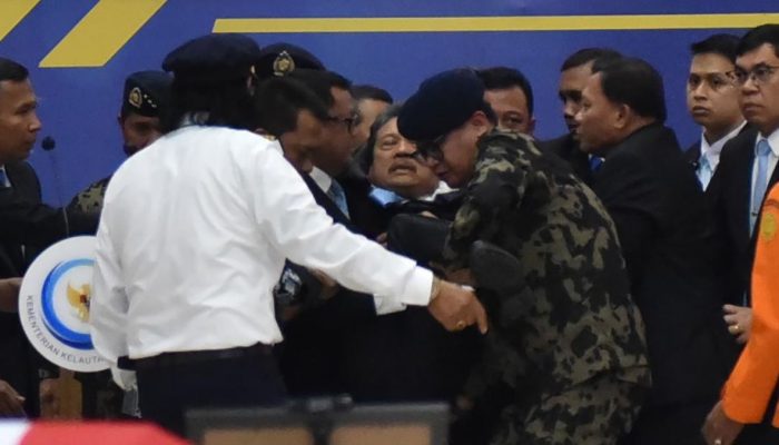 Pingsan Saat Lepas Jenazah, Menteri KKP Akui Kelelahan