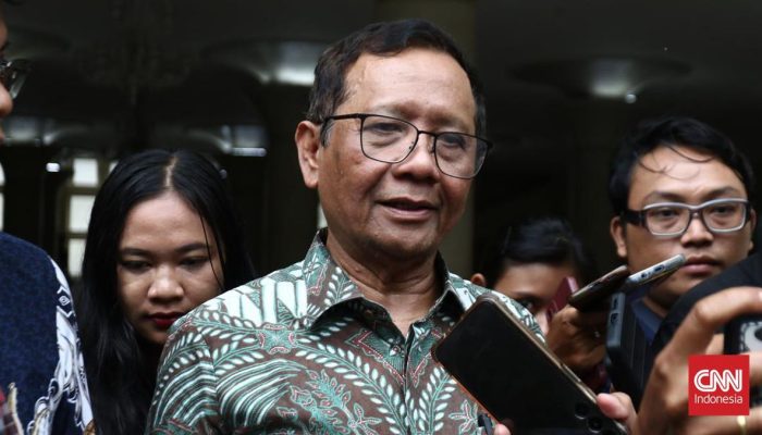 Stand Up Pandji Pragiwaksono mengenai Gibran yang Tidak Bisa Dihukum