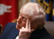 Trump Mengancam Tarif 100 Persen ke Kanada Jika Berdagang dengan China