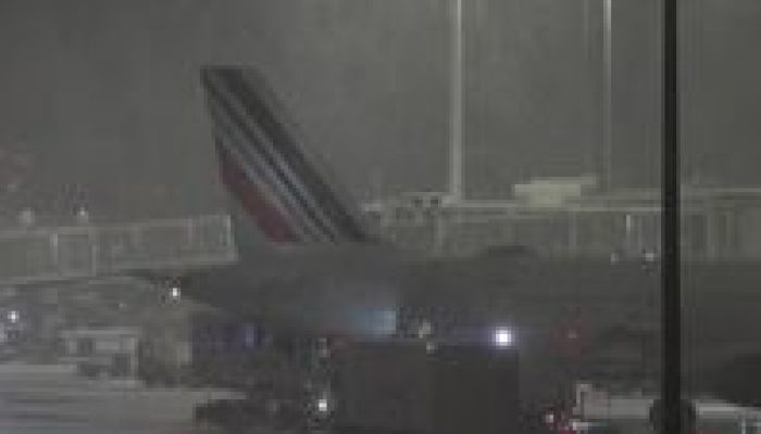 Ratusan Penerbangan di Eropa Terhenti Akibat Badai Salju