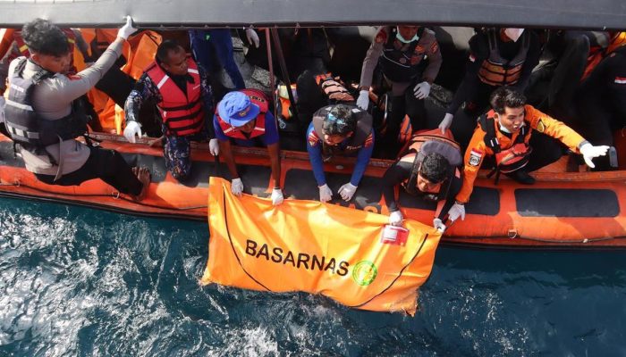 Bangkai Kapal Ditemukan, Jasad Anak Pelatih Teridentifikasi