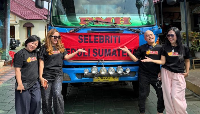 Yenni Ermella dan Tim Sumut Bermartabat Bantu Korban Bencana Aceh Bersama Ozy Syahputra