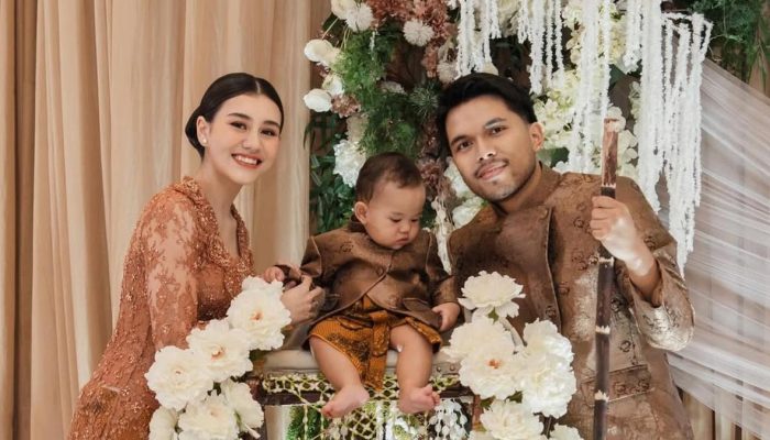 Momen Tedak Siten Baby Arash, Doa Spesial dari Geni Faruk