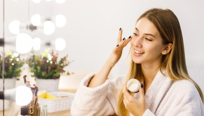 4 Faktor Selain Gula yang Mempercepat Penuaan Kulit Menurut Ahli