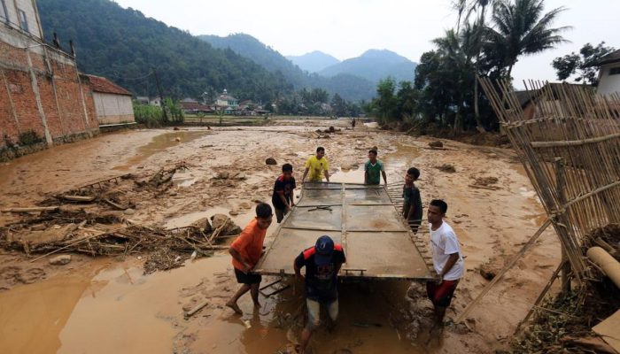 Puluhan Keluarga Terdampak karena Kerusakan Rumah Warga
